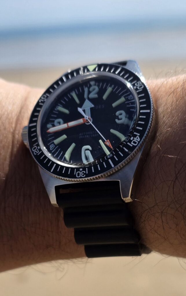 The 39mm Phorcydes PH-4B automatic dive watch worn on a black ribbed FKM rubber strap, resting on a wrist to display its proportion