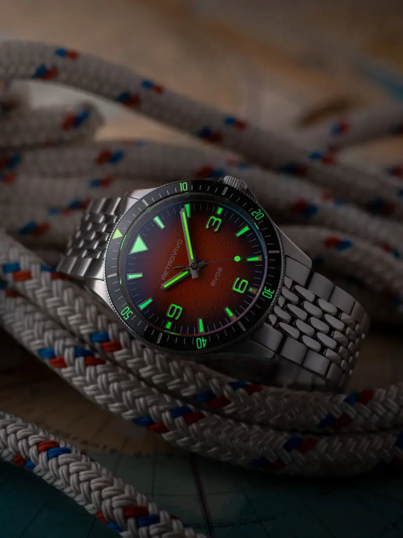 Retrovivo – RV02, Vibrant Orange dial