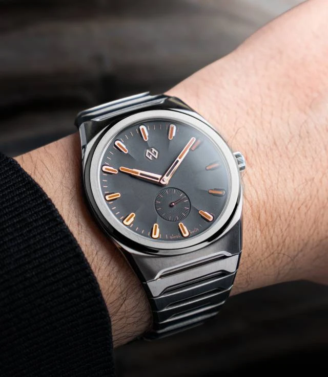 Formex Aria integrated bracelet watch